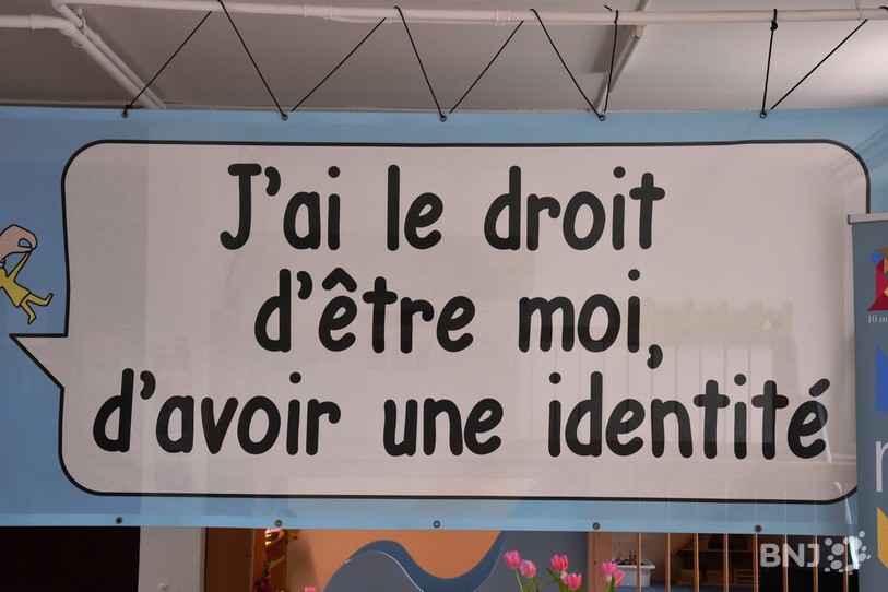 Dix mois dix droits met chaque mois en lumière un des articles des droits de l'enfant. 