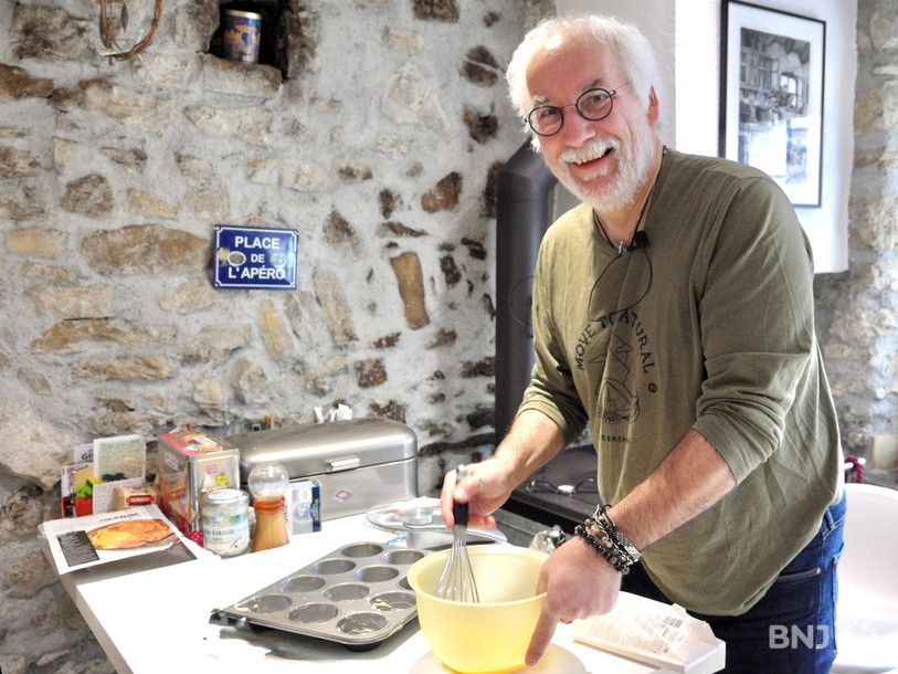 Jacques Staempfli s’active dans sa cuisine