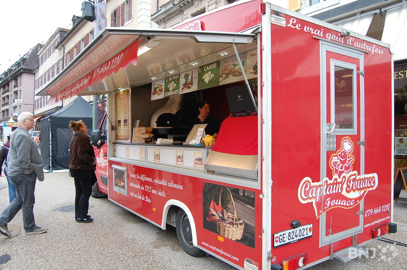 Un des food trucks garés sur la place du Marché pendant le festival.