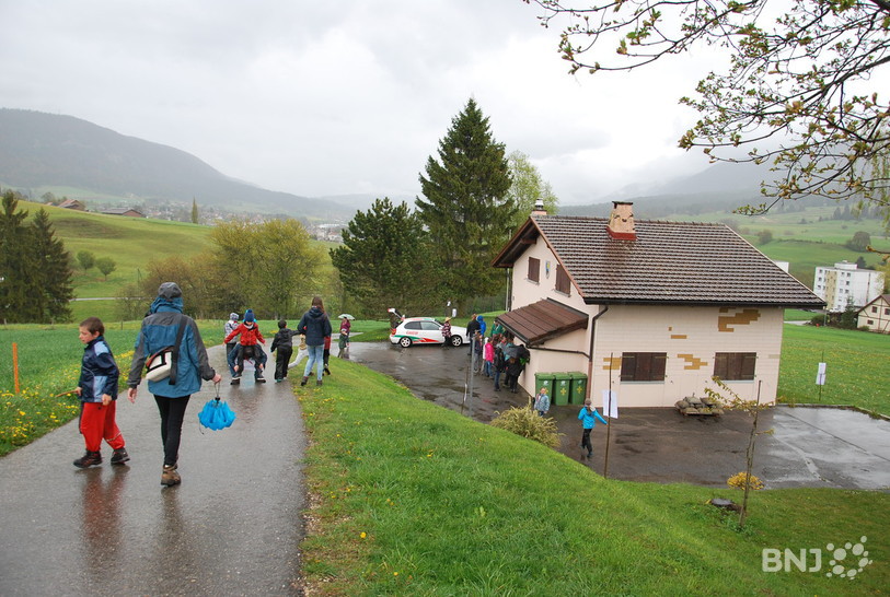 La pluie n'a pas débouté les éclaireurs et louvetaux réguliers ni les nouveaux participants.