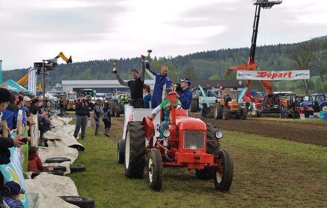 Le succès du Tracteur Pulling à Develier dépend fortement de la météo. Photo : Marie-Christine Meister