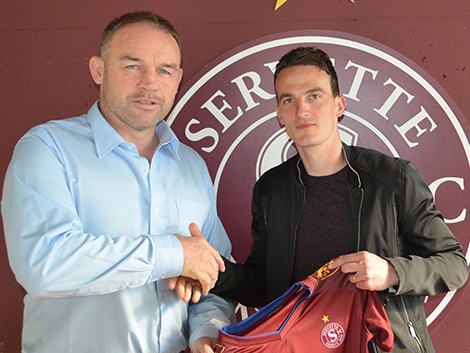 Steven Lang (à droite) en compagnie du directeur général du Servette FC Constantin Georges (photo : www.servettefc.ch)