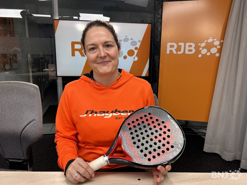Nadja Broquet pratique un sport qui gagne toujours plus en popularité dans nos contrées : le padel tennis. Elle qui s’entraîne régulièrement à Reconvilier nous dévoile les secrets de cette activité.