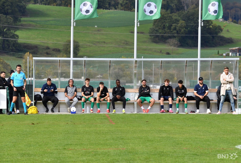 L'entraineur du FCC François Marque (debout à droite) pourra s'appuyer sur un nouvel attaquant. (Photo : archives/Georges Henz).