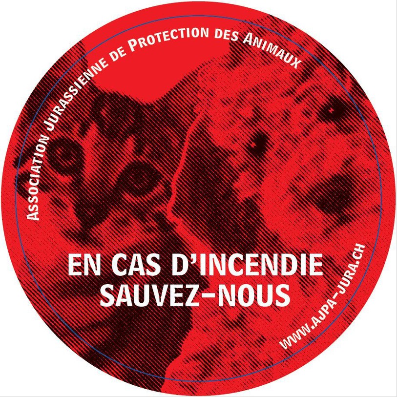 L'autocollant sera posé sur les portes d'entrée.