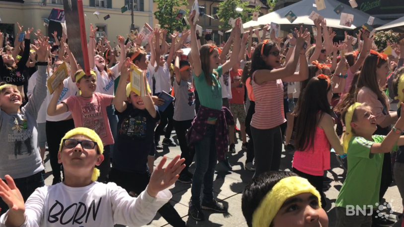 La danse a duré plus de trois minutes.