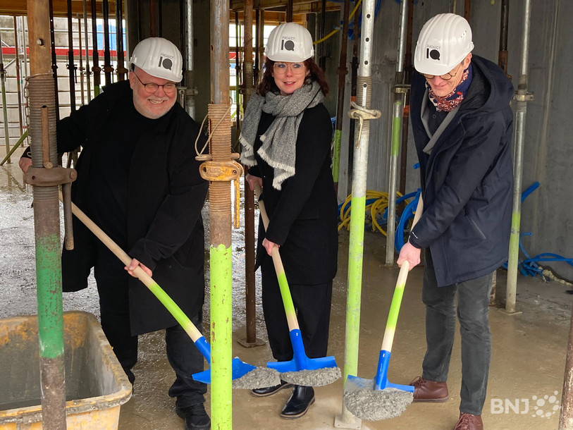 De gauche à droite: Olivier Paach, maître d'ouvrage, Anouk Arbona, conseillère communale à Val-de-Ruz, et Frédéric Mairy, conseiller d'Etat. 