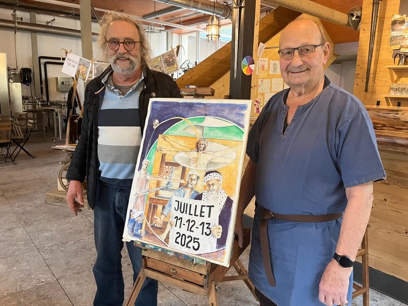 De gauche à droite : Michel Marchand (artiste) et Georges Migy (président du comité d'organisation des Médiévales) ont présenté ce vendredi la nouvelle affiche de cette 14e édition.