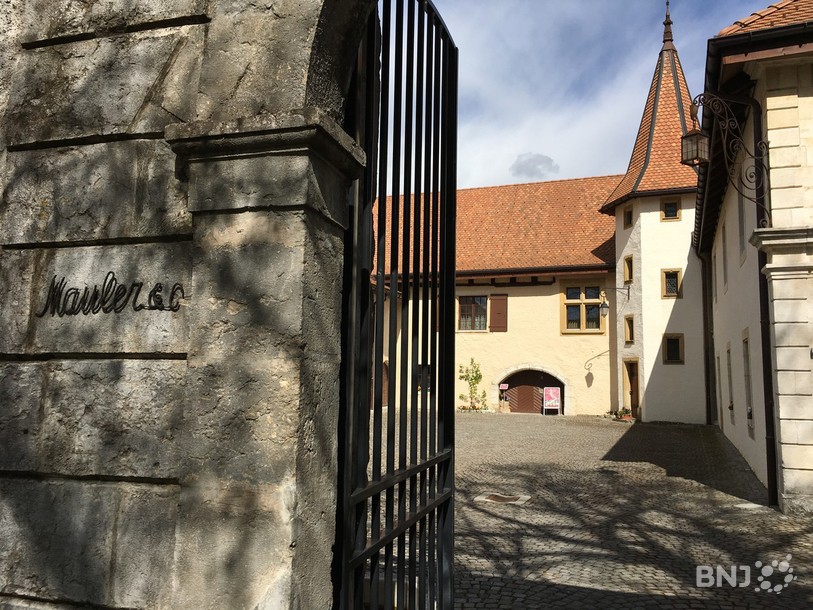 La cour du Prieuré, à Môtiers.