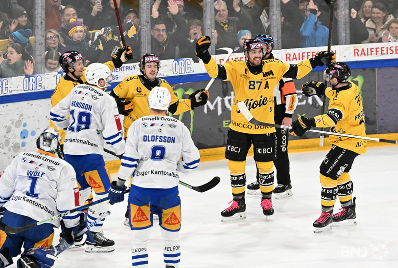 Comme la veille à Bienne, le deuxième quintette de jeu de puissance a trouvé l’ouverture pour égaliser grâce à Marco Pedretti. (photo : Georges Henz)