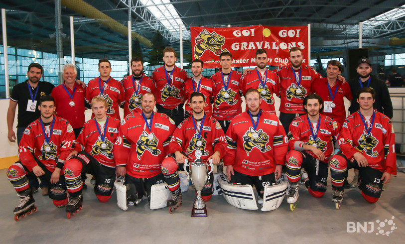 Médailles et Coupe pour le SHCB (photo : Mauricette Schnider)