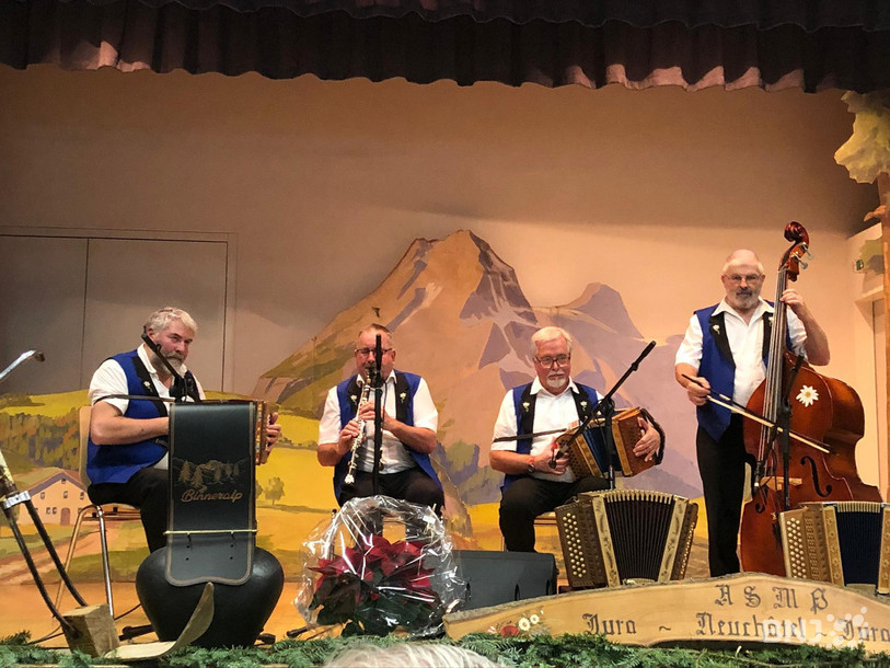 L’orchestre bernois Ländlerquartett Edelwyss à Nods. (Crédit : archives ASMP)