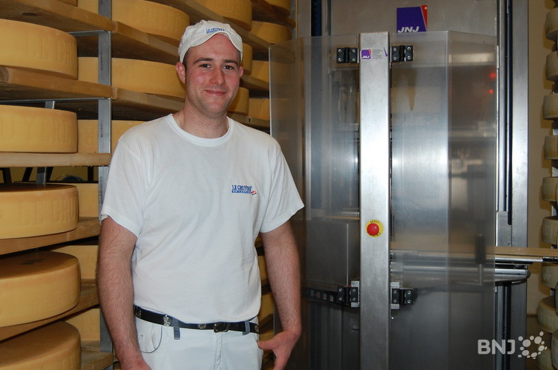 Adrien Pagnier est fromager aux Bayards.