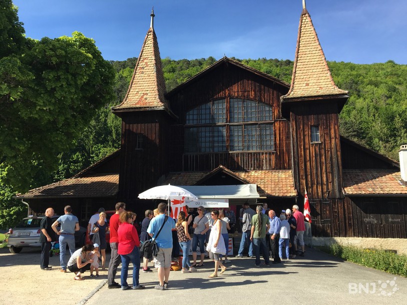 Le public était invité sur cinq stands dispersés dans toute la ville dont celui-ci à l'ancien stand de tir.