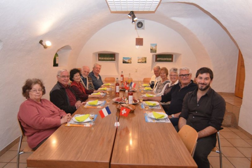 Un dernier repas pour les huit membres de l’Amicale, accompagnés par leurs hôtes, Simone et Paul Strohmeier, qui ont mis, pendant de nombreuses années un local à disposition de l’association. Les membres présents : Bruce Rennes (Président), Marie-Jeanne et Benoît Berger, Patrice Dubouis, Danièle et Jean-Charles Munier, Noëlle et Jean Lebbe (Vice-Président).(Photo: Bruce Rennes)
