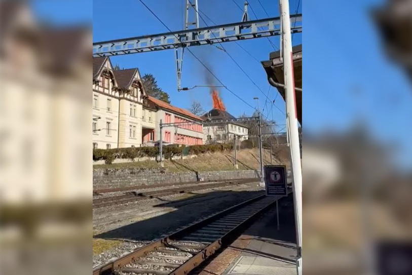 Une maison a pris feu à Travers mercredi. (Facebook / Ranieri Teresa).