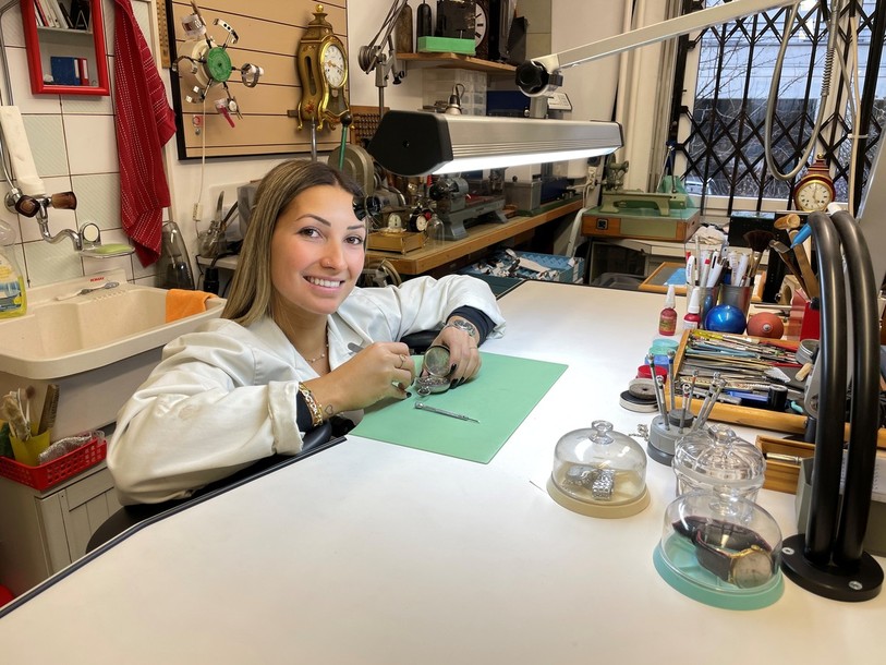Dans son atelier, Rachel Voutat a vu passer des pièces originales comme une montre de poche répétition minute.