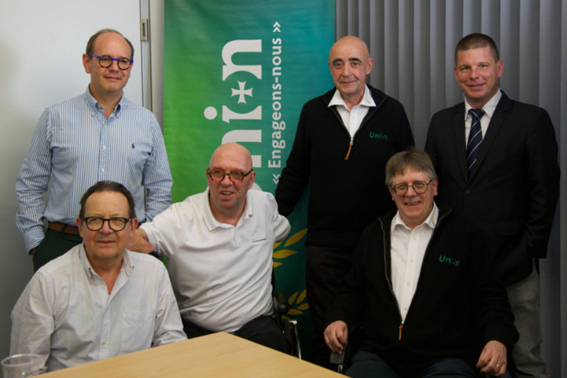 Philippe Croizon, Thierry Garot, et les membres de l’Union inaugurent l’application VIP. (Photo : Claude-Alain Schwab pour la société Union).
