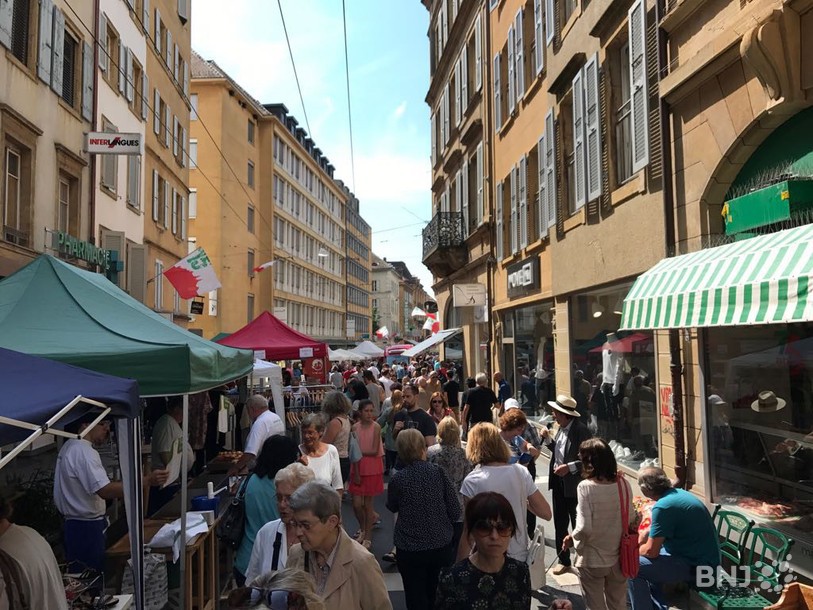 Les rues du centre-ville de Neuchâtel étaient noires de monde samedi 3 juin.