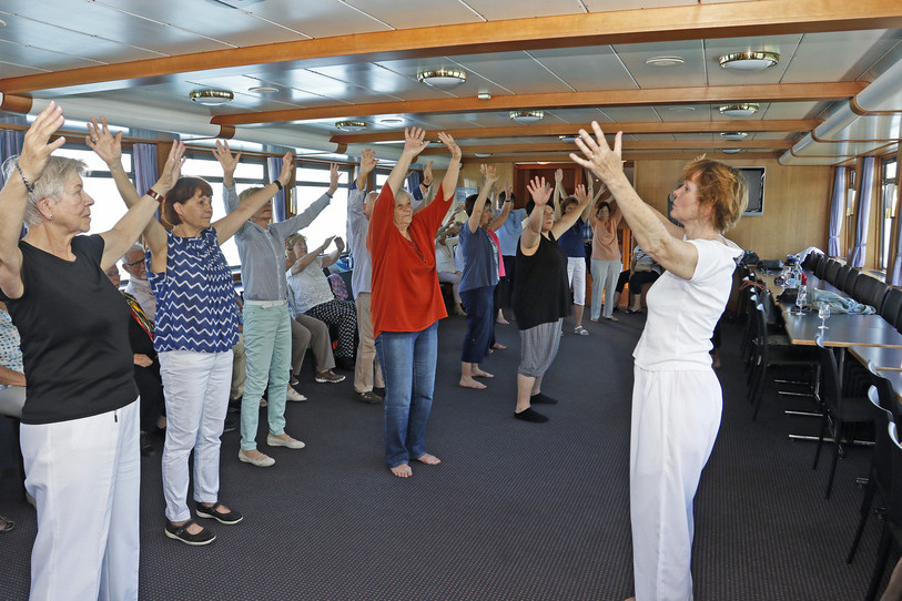 Cinquante ans pour la Ligue neuchâteloise contre le rhumatisme. Un anniversaire célébré par une croisière sur le lac agrémentée de diverses animations comme une initiation au Qi  Gong. 