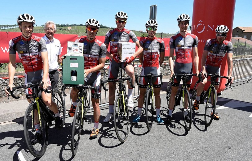 Le Team Humard Vélo-Passion Renfer s'offre de quoi fêter ses bonnes performances sur le Tour du Beaujolais
