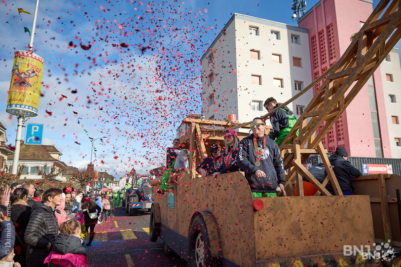 Les amoureux de carnaval pourront festoyer à Bassecourt. (Photo d' archives : Damien Carnal)
