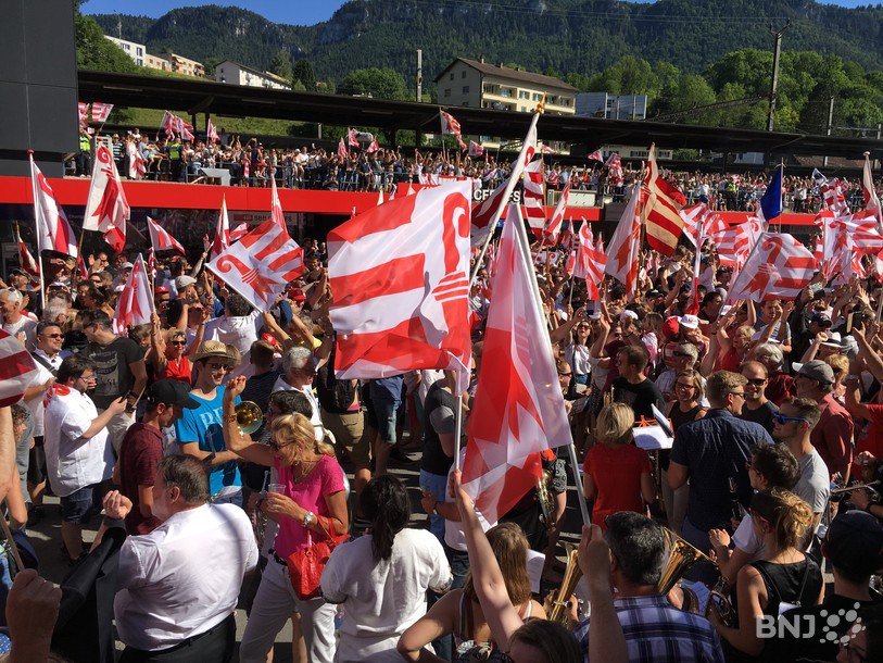 Moutier, 18 juin, place de la gare, annonce du oui