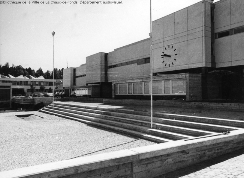 Anonyme, [Collège Bellevue à La Chaux-de-Fonds, vues externes], 1967.