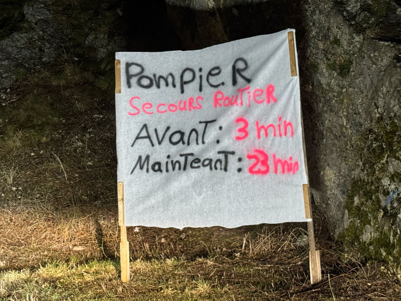 Plusieurs banderoles ont été dressées à Eschert et dans les gorges de Moutier. (Photo : libre de droits)