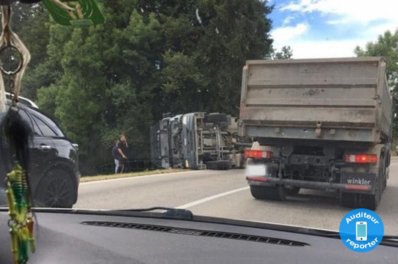 Un accident de camion s'est produit ce jeudi après-midi à La Ferrière.