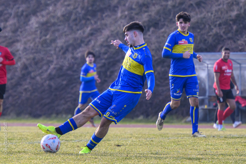 Dur, dur pour les joueurs du FC Coffrane. (Photo : Bertrand Pfaff)
