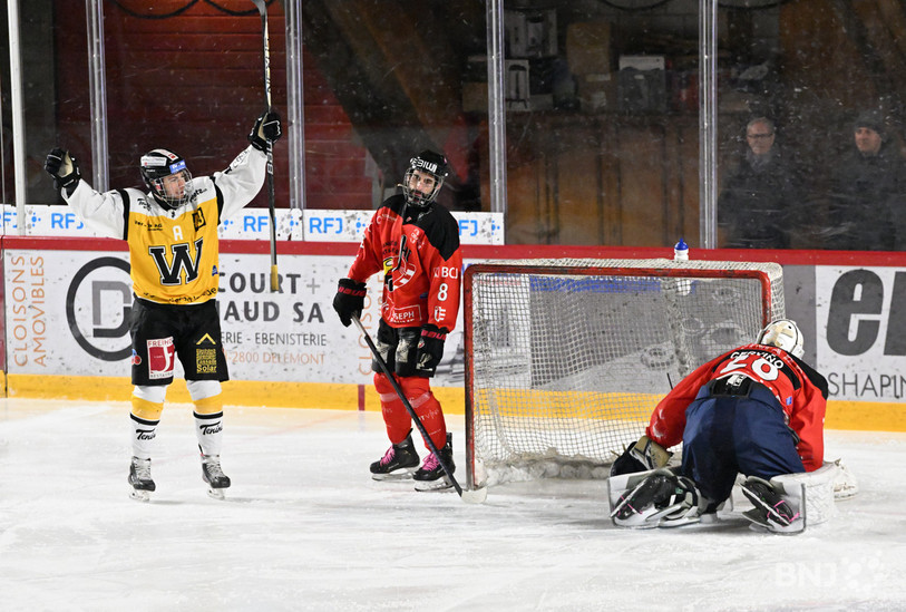 Hugo Cerviño vient de commettre une grosse erreur en sortant de manière inappropriée pour offrir le 2-0 à Wetzikon. (Photo : Georges Henz)