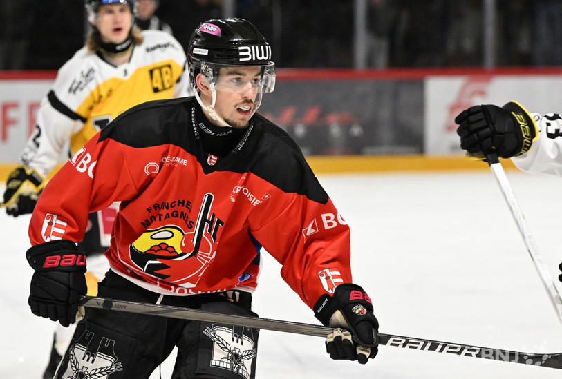 Arnaud Schnegg a porté le HCFM la saison passée et ses performances ont été saluées par la Fédération suisse de hockey sur glace. (Photo : archives Georges Henz)