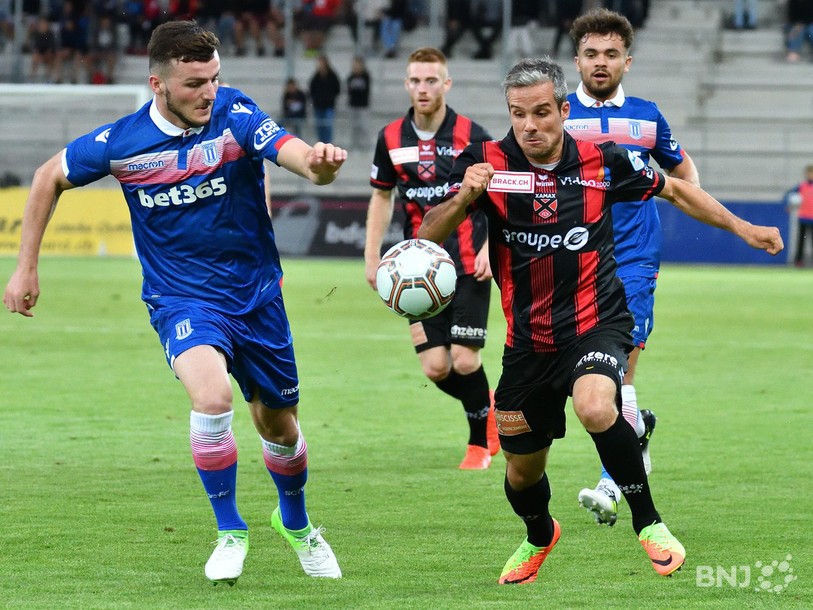 Janick Kamber et ses coéquipiers ne sont pas passés loin de l'exploit face à Stoke City.