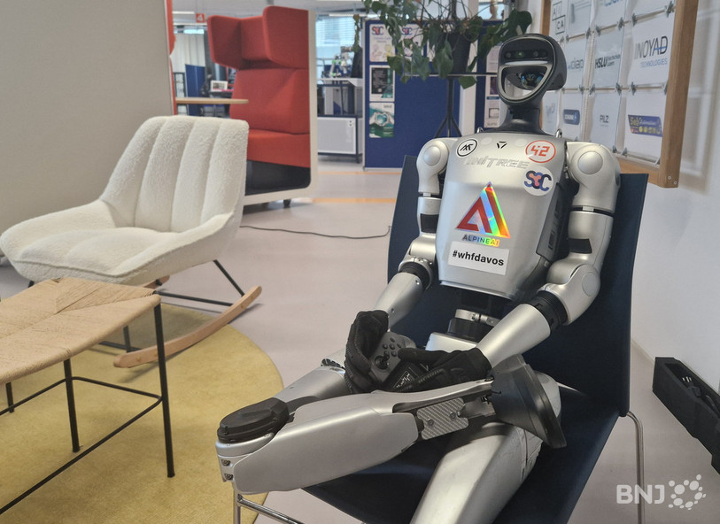 Le forum propose des démonstrations de robots humanoïdes, des ateliers pratiques et des conférences.