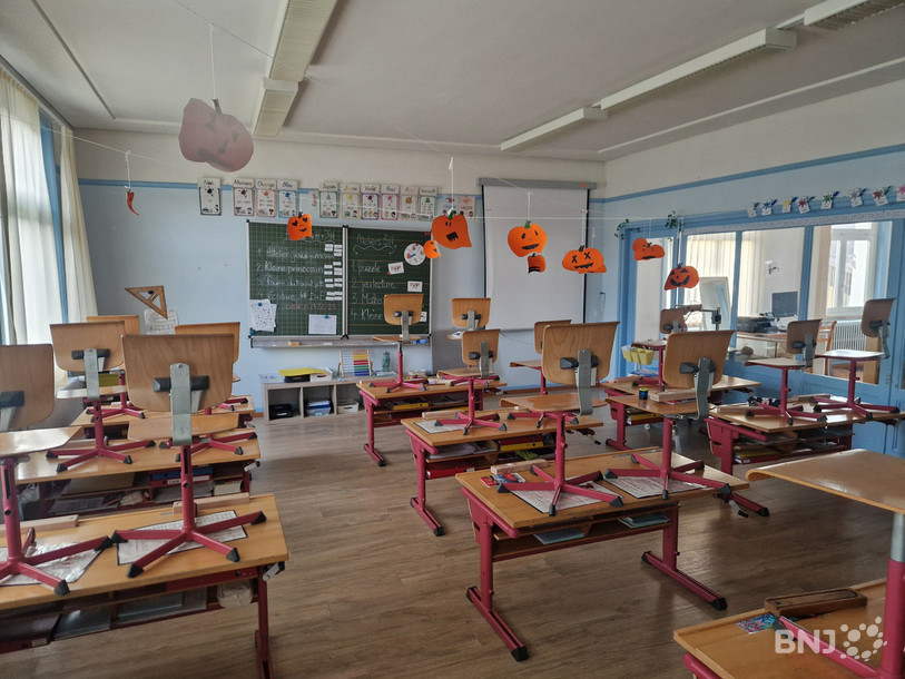 Une des deux salles de classe de l'école de La Côte-aux-Fées.