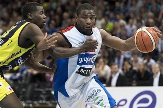 André Williamson évolue au poste 4-5 et mesure un peu plus de 2 mètres. (photo: swissbasketball.ch)