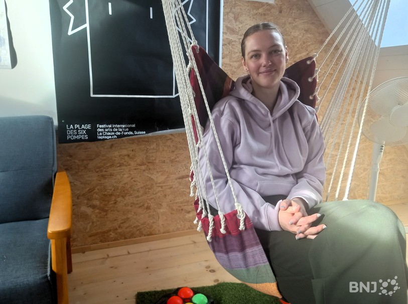 Pauline Bessire dans les bureaux de la Plage des Six Pompes