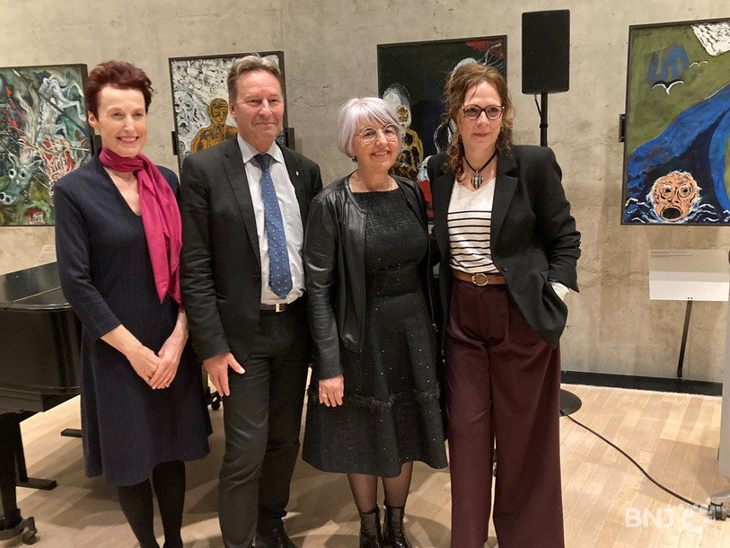 De gauche à droite: la directrice du Centre Dürrenmatt Madeleine Betschart, le conseiller d'Etat Alain Ribaux, la conseillère fédérale Elisabeth Baume-Schneider et la conseillère communale Julie Courcier Delafontaine.