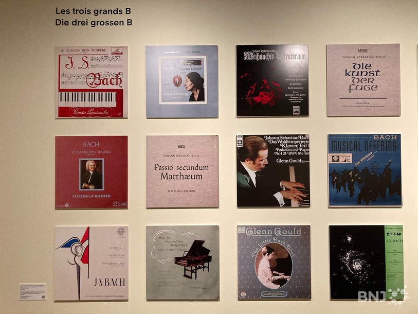 Des reproductions des pochettes de disques de Friedrich Dürrenmatt, présentées dans l'exposition, permettent de se faire une idée des goûts musicaux de l'écrivain.
