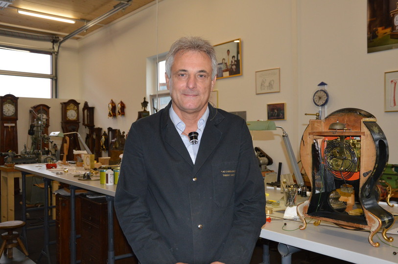 Thierry Amstutz dans son atelier à Cortaillod
