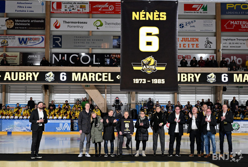 Le maillot numéro 6 de Nénès Aubry trône désormais fièrement au sommet de la Raiffeisen Arena. (Photo: Georges Henz)