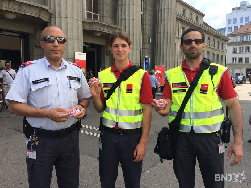 En quelques heures cette patrouille SIP a distribué des dizaines de cendriers de poche. 