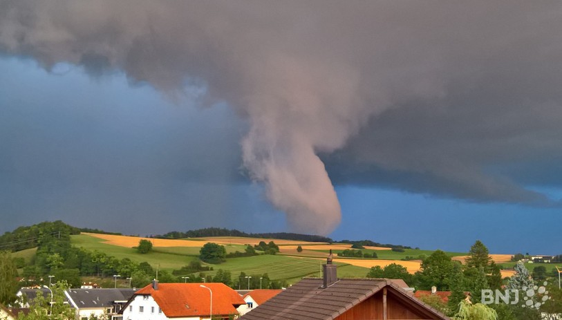 Le phénomène qui s'est produit mardi soir à Develier n'était ni une tornade, ni une trombe.