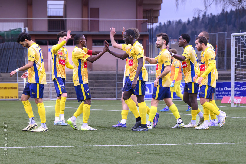 Le FC La Chaux-de-Fonds a dû batailler pour s'imposer face à Köniz samedi. (Photo : Bertrand Pfaff)