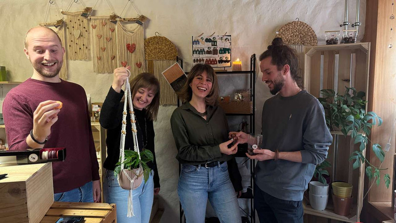 Anthony Dal Maso et sa sœur Maryline, de Péry, à gauche, sont les fondateurs de Semita. Ils ont été rejoints dans l'aventure par Beya Jemâa et André Neto. (Photo : Semita.ch).