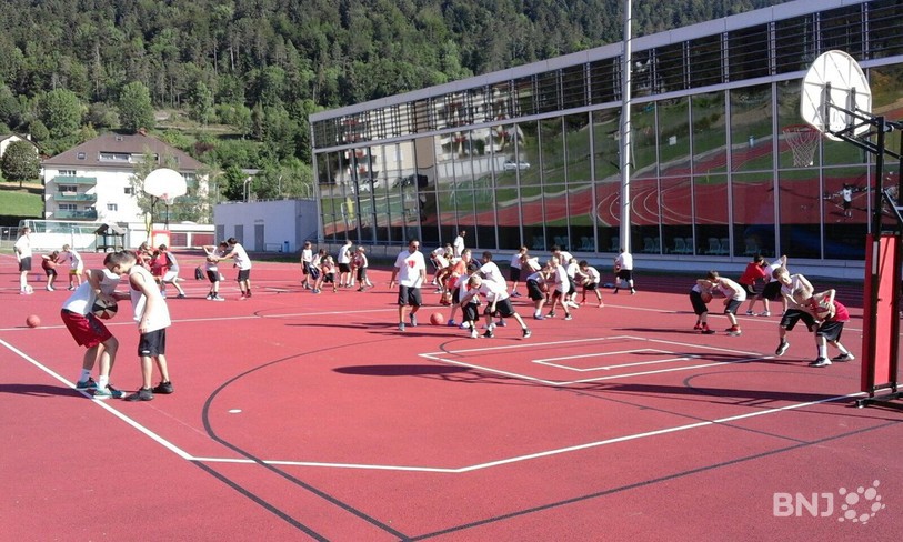 Le camp se déroule au centre sportif, à Couvet.