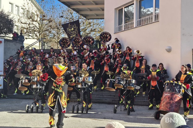 La guggen valaisanne « Los Diablos » est présente ce week-end à Bassecourt pour le Carnaval du Jura.