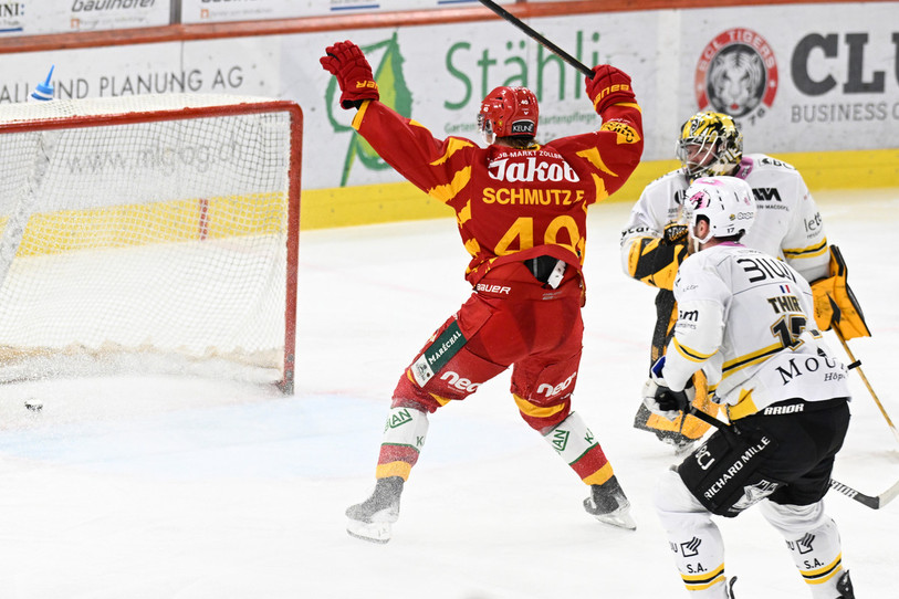 La défense jurassienne a été prise de vitesse bien trop souvent samedi à Langnau. (Photo KEYSTONE/Marcel Bieri)