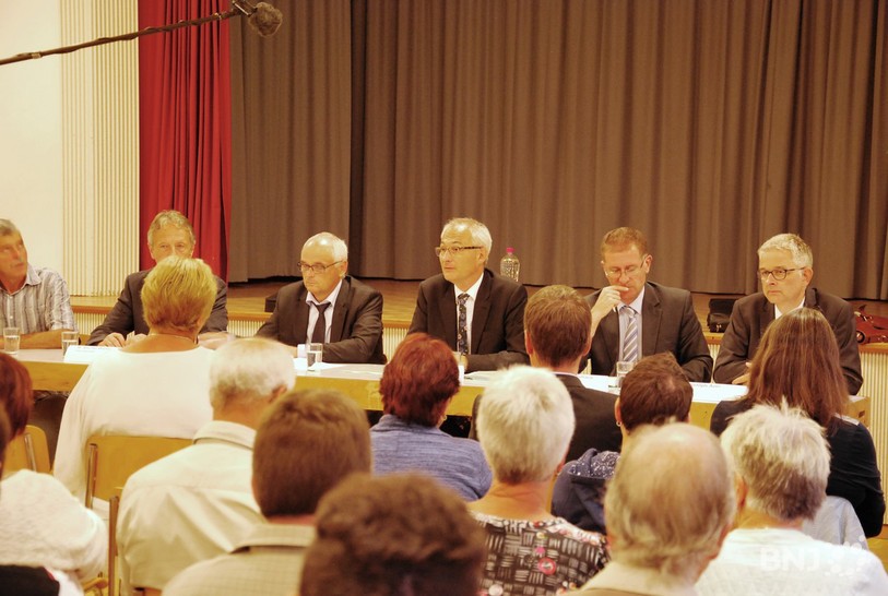 Les représentants du canton de Berne, Conseillers d'Etat et membre de la chancellerie, ont rencontré une soixantaine d'habitants de Sorvilier mercredi soir